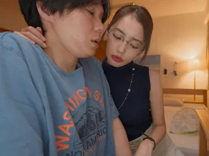 Con trai vừa qua đời thì bố đã tranh thủ đớp luôn bạn gái của con trai xinh đẹp