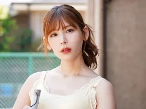 Cô gái nóng bỏng massage miệng và cưỡi dương vật của anh ta