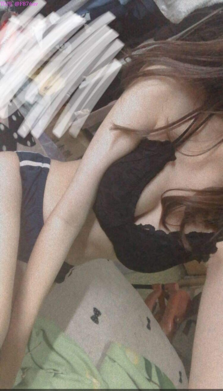 Buồn vì bị "đi ngoài", cô cái trẻ tìm đến ông chú trung niên để giải tỏa